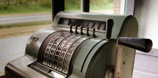 Jak można sprawdzić czy ktoś jest zatrudniony?