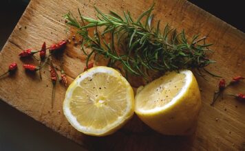 Kto pierwszy powinien się przywitać?