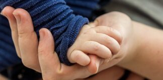 Jak połączyć tabelę w SQL?