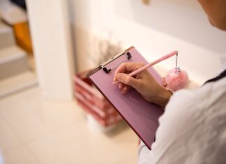 Czy sprzedawca ma obowiązek zapytać o fakturę?