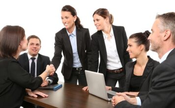 Czy umowa na czas próbny wlicza się do stażu pracy?